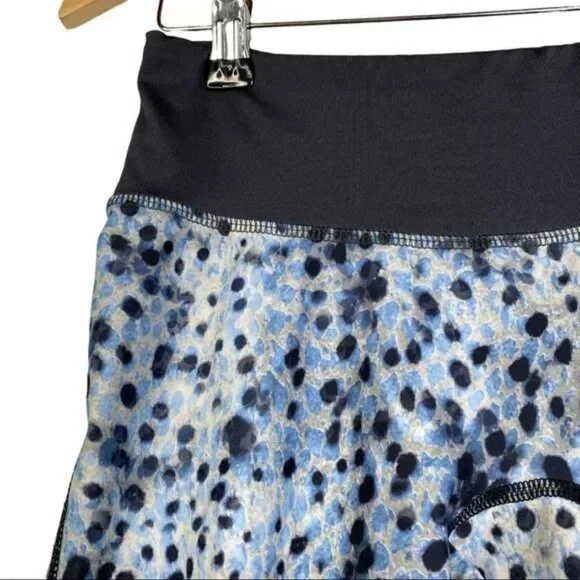 PRISM SPORT WOMEN'S BLUE/BLACK PATTERN ATHLETIC CAPRI LEGGINGS SIZE SMALL-EUC